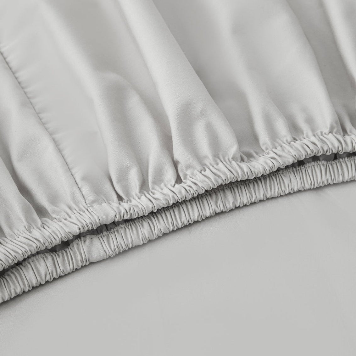 Percale Organic Fitted Sheet Mist Detail | Duman Home