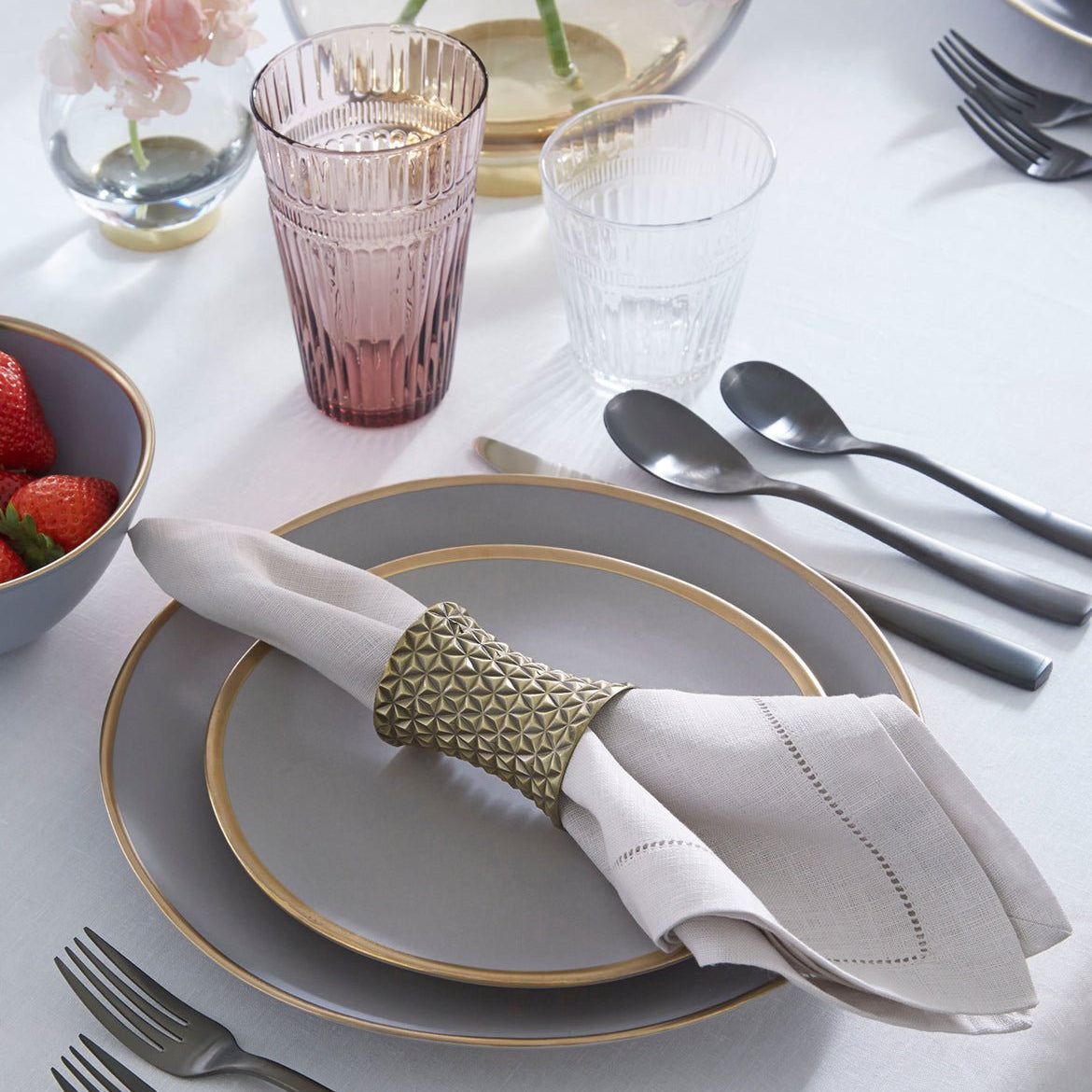 Table with Sferra Festival Dinner Napkins | Duman Home