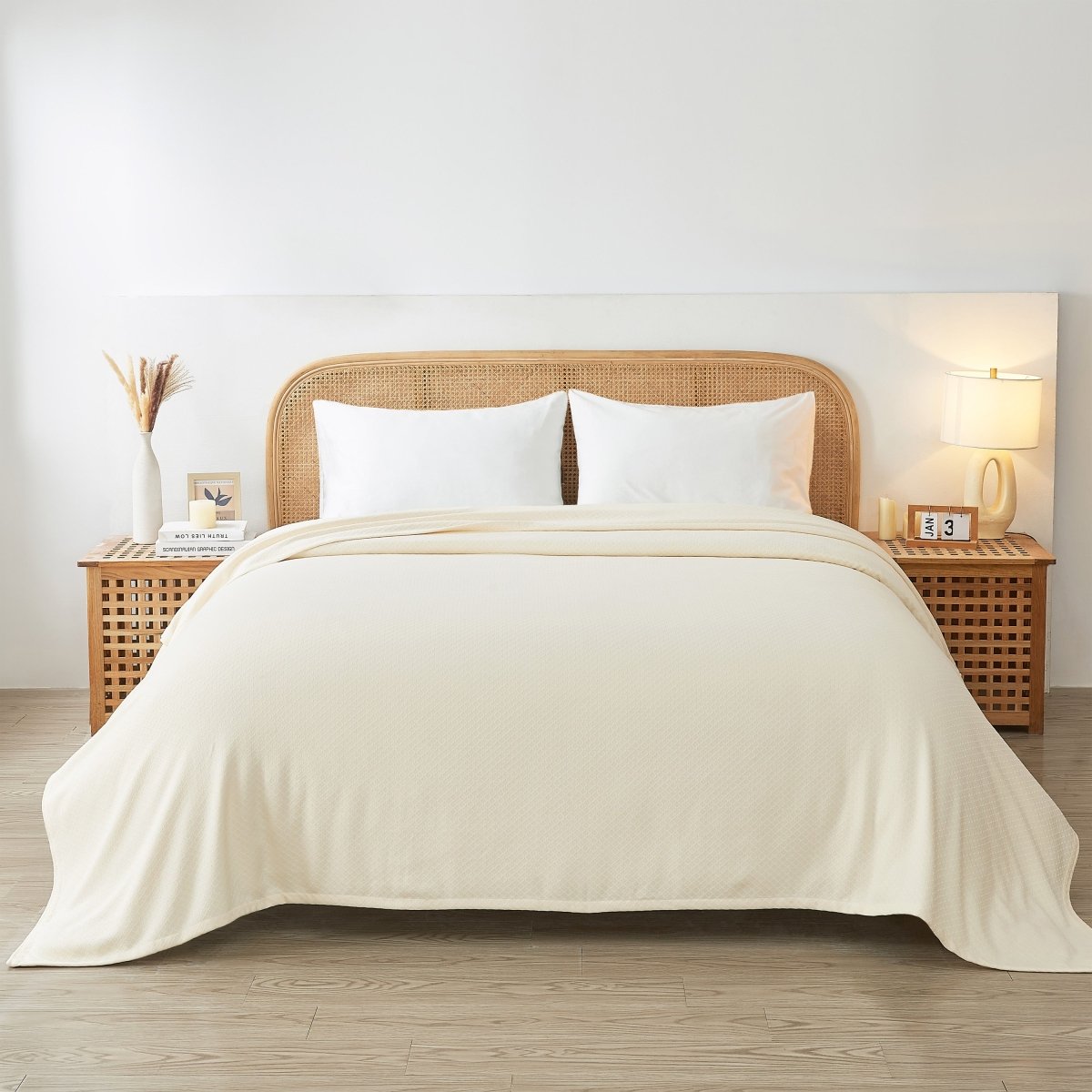 Bed with Diamond Egyptian Cotton Blanket | Duman Home